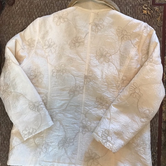 Cream lightweight Coldwater Creek Jacket with Faux Fur Collar. Size Large - Picture 3 of 5